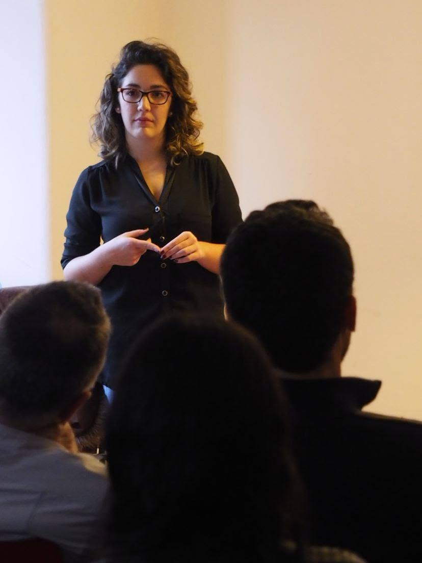 Charla sobre maquetadores visuales en una meetup en Pontevedra